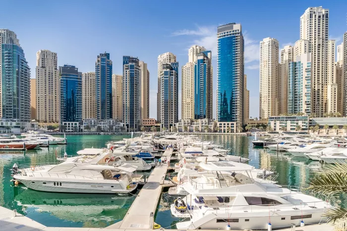 Яхт клуб "Dubai Marina Yacht Club"
