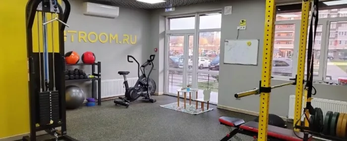 Студия персональных тренировок "Fitroom.ru".