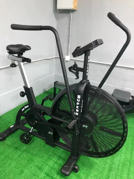 Студия персональных тренировок "Fitroom.ru".