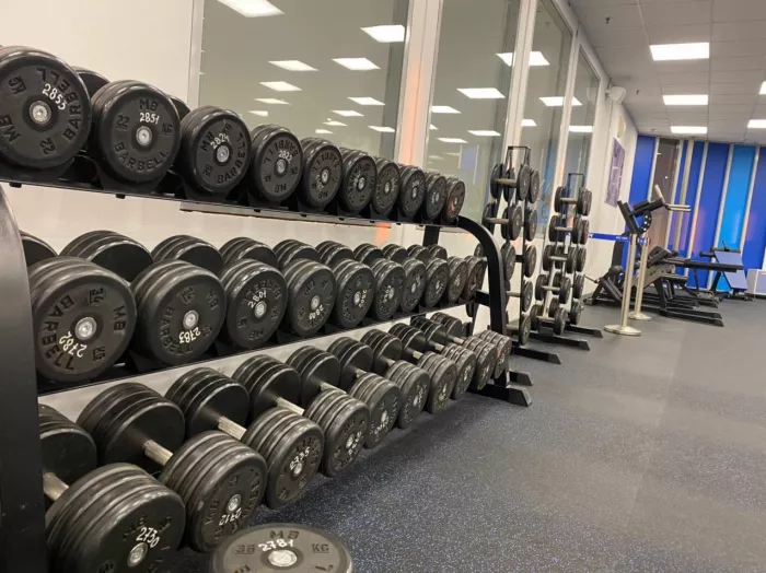 Фитнес-центр "ICEBERG GYM".