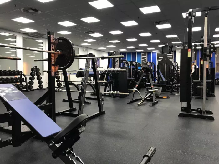 Фитнес-центр "ICEBERG GYM".