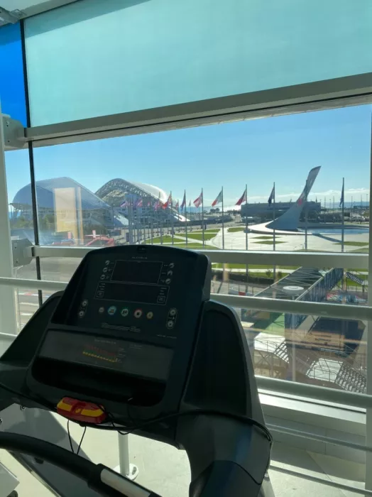 Фитнес-центр "ICEBERG GYM".