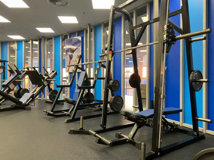 Фитнес-центр "ICEBERG GYM".
