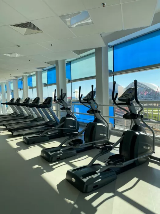 Фитнес-центр "ICEBERG GYM".
