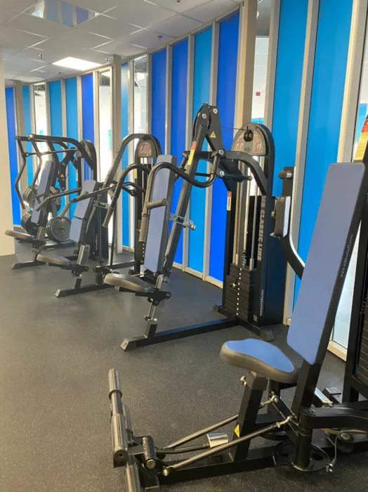 Фитнес-центр "ICEBERG GYM".