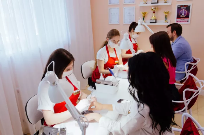 ​Ногтевая студия "Commode Nails"