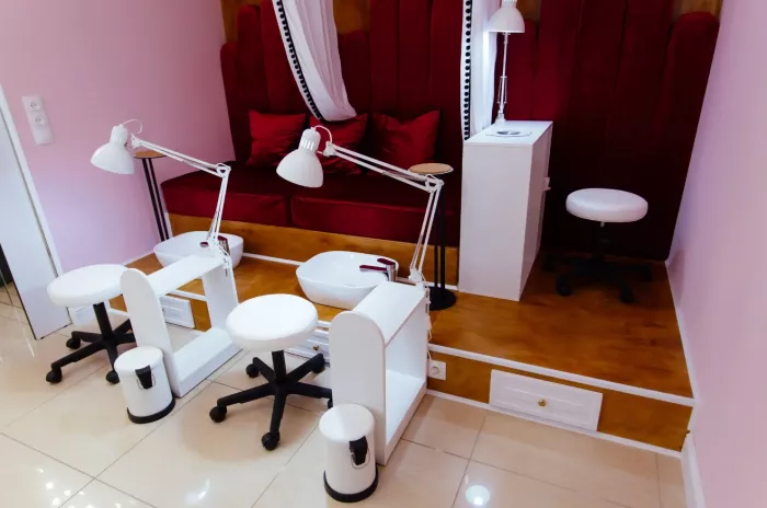 ​Ногтевая студия "Commode Nails"