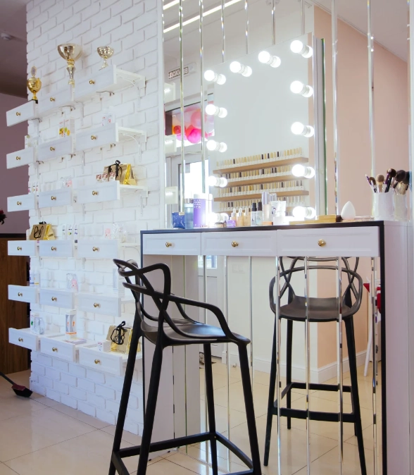 ​Ногтевая студия "Commode Nails"