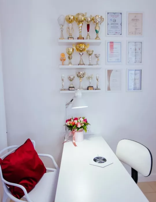 ​Ногтевая студия "Commode Nails"
