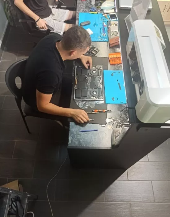 Сервисный центр "FixMe".