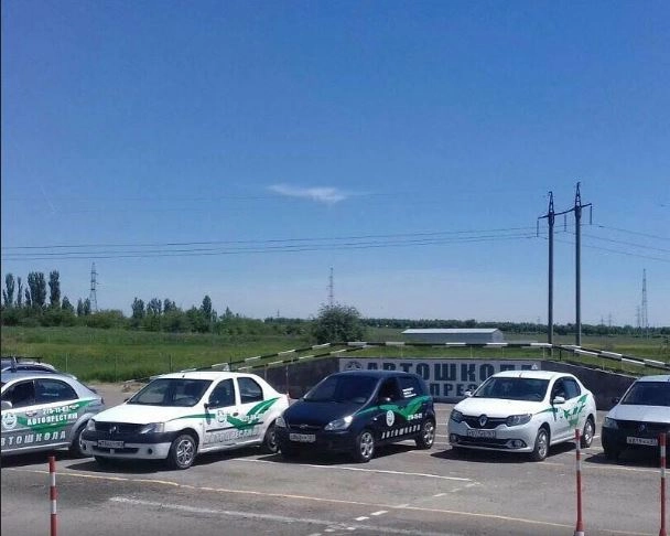 Автошкола "Автопрестиж" на улице Шеболдаева, 15.