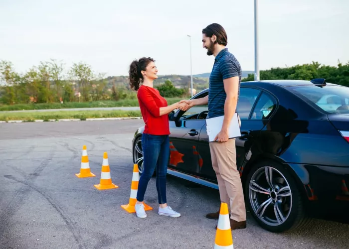 Автошкола "Автопрестиж" на улице Казахская, 40.