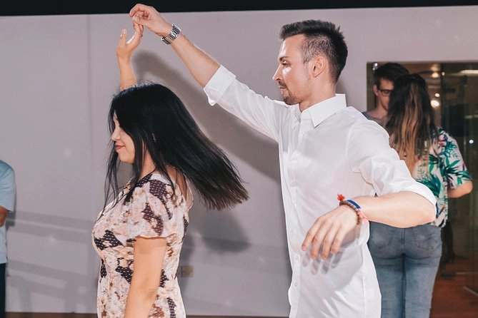 Школа танцев "Dance Studios JLT"