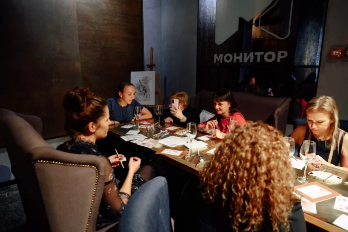 Кинотеатры "Монитор на Красной Площади ".
