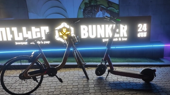 Компьютерный клуб "Bunker Game Bar".