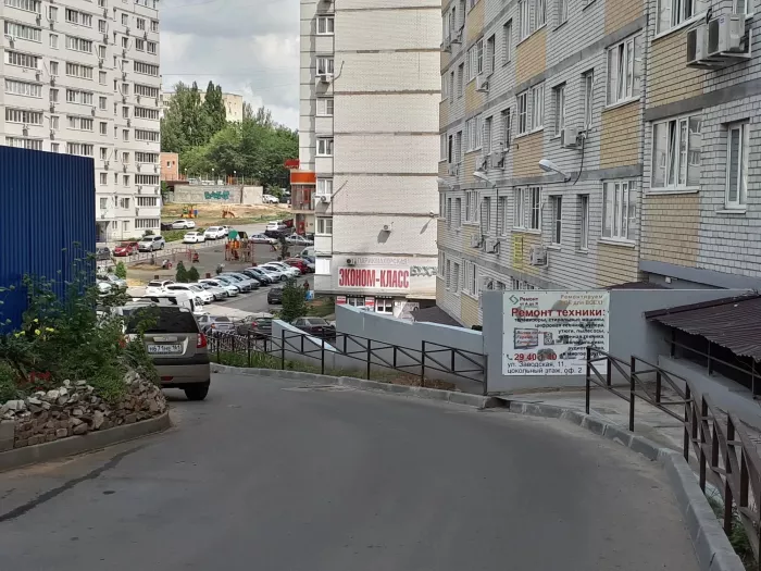 Мастерская "Ремонт от А до Я" на Заводской улице.