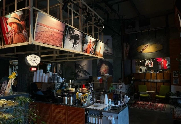 Кофейня "Surf Coffee".