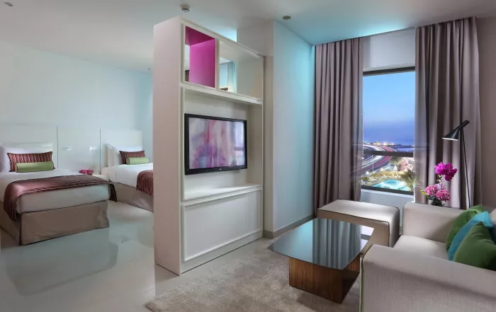 Отель "Ramada Hotel & Suites by Wyndham JBR" 4*