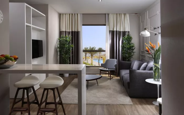Отель "Ramada Hotel & Suites by Wyndham JBR" 4*