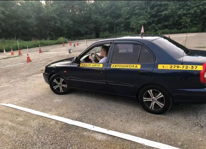 Автошкола "Лидер Авто" на проспекте Ленина, 109.