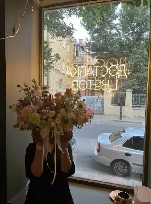 Цветочный магазин "Malina Flowers".