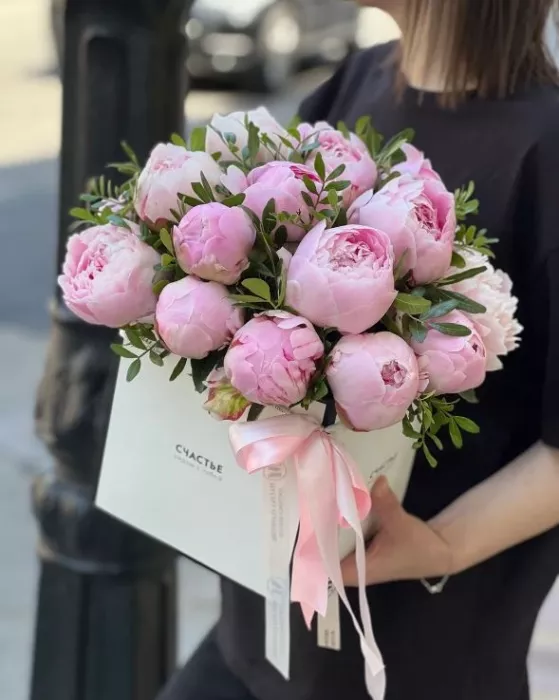 Цветочный магазин "Malina Flowers".