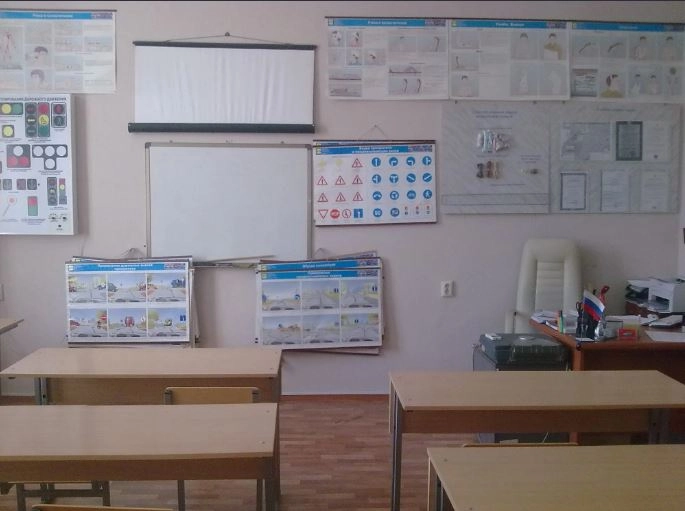 Автошкола "Мосавто" на улице Извилистая, 17.