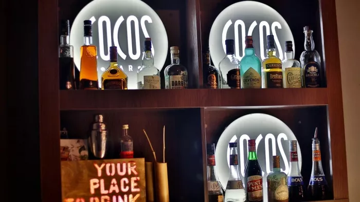 Коктейльный бар "Cocos".