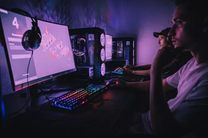 Компьютерный клуб "N1 Cyber Club".