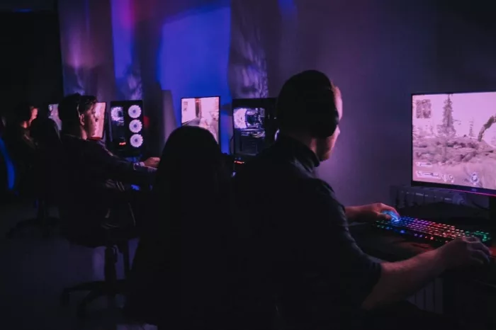 Компьютерный клуб "N1 Cyber Club".