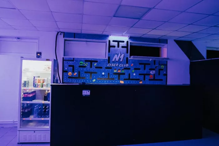 Компьютерный клуб "N1 Cyber Club".
