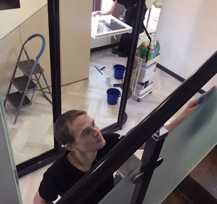 ​Компания по уборке квартир "Fast clean".