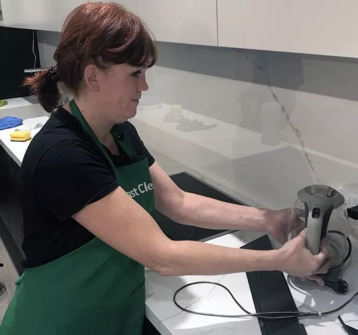 ​Компания по уборке квартир "Fast clean".