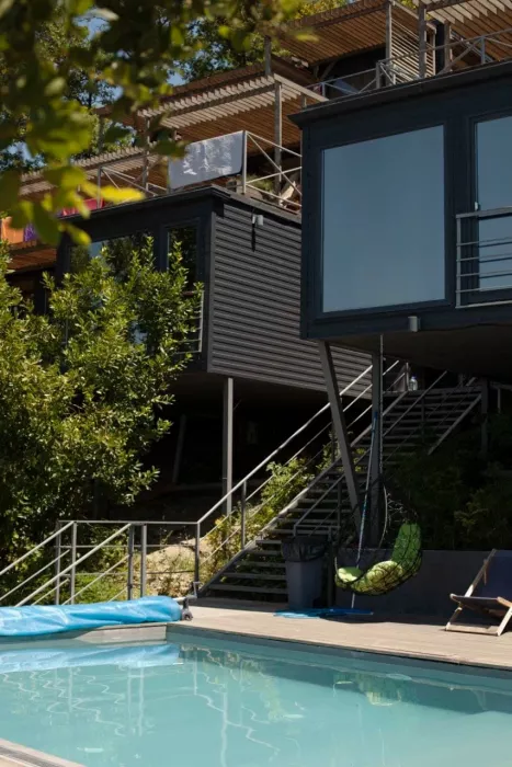 Отель "Grey House".