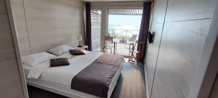 Отель "Grey House".