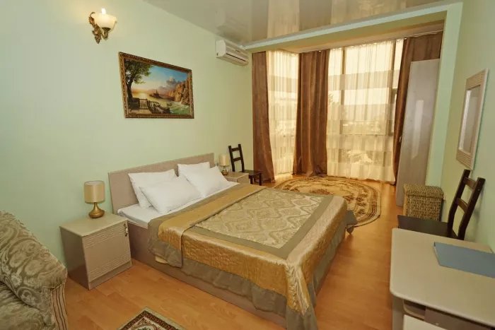 Гостиница "Лето".