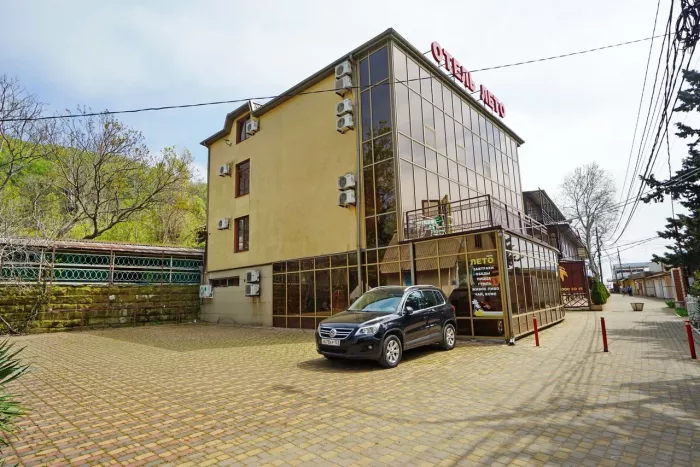 Гостиница "Лето".