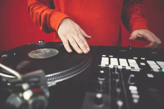 Школа диджеинга "DeejaysCool".