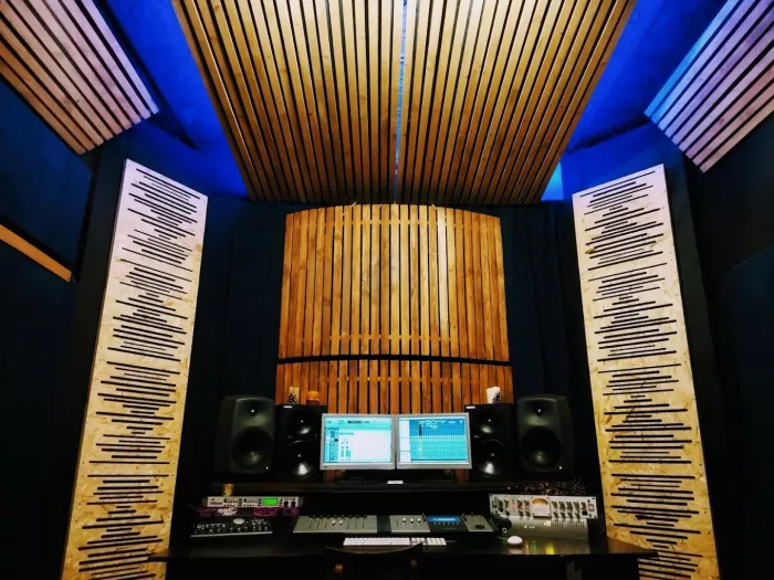 Студия звукозаписи в Ереване "AllGoRhythm Records".
