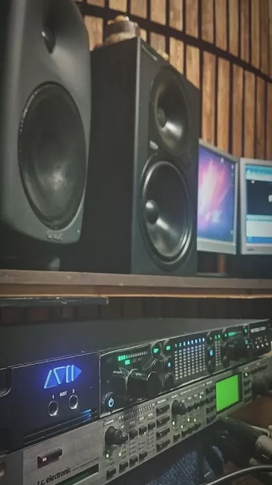 Студия звукозаписи в Ереване "AllGoRhythm Records".