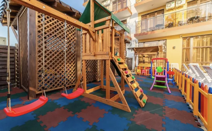 Отель "Leonsia Family Hotel"