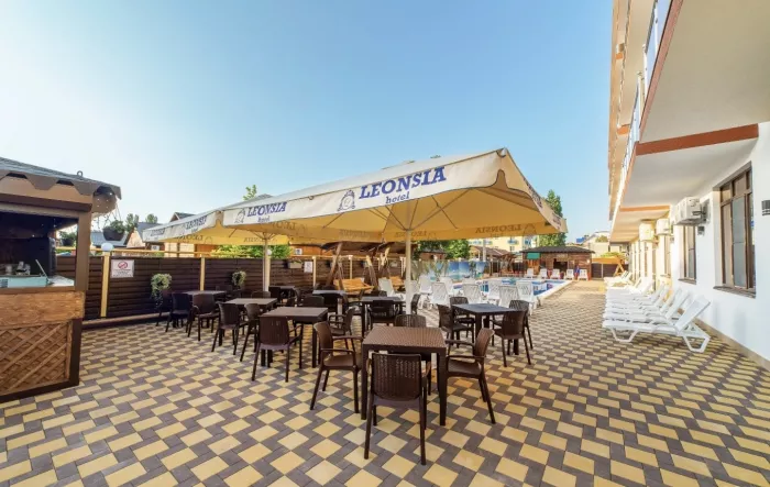 Отель "Leonsia Family Hotel"