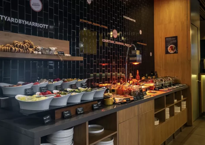 Отель "Courtyard by Marriott"