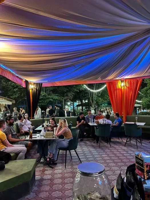 Кальянная "Qyalla Hookah Lounge Bar".