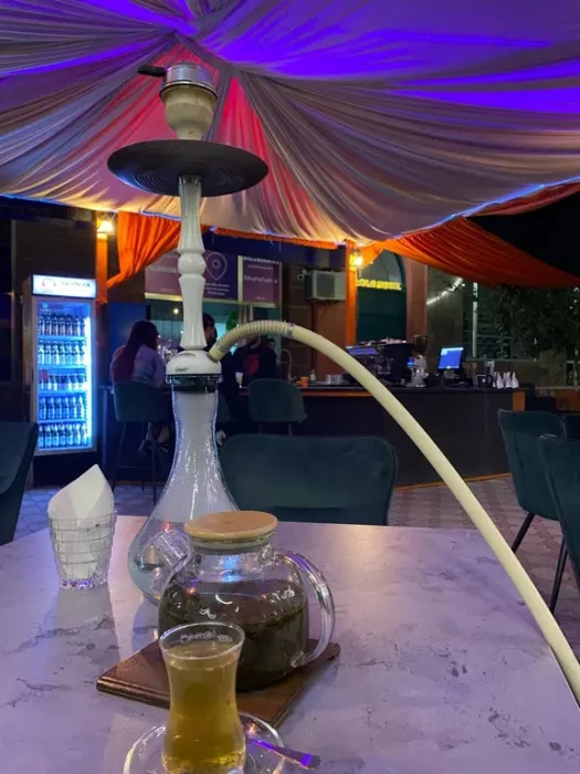 Кальянная "Qyalla Hookah Lounge Bar".