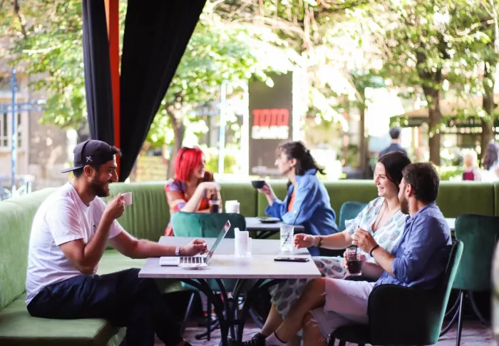 Кальянная "Qyalla Hookah Lounge Bar".