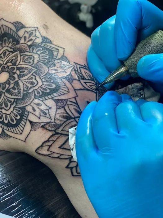 Тату-салон "Hovo Tattoo".