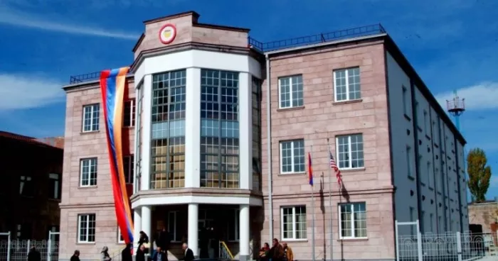 Художественная школа "Varduhi Art School".