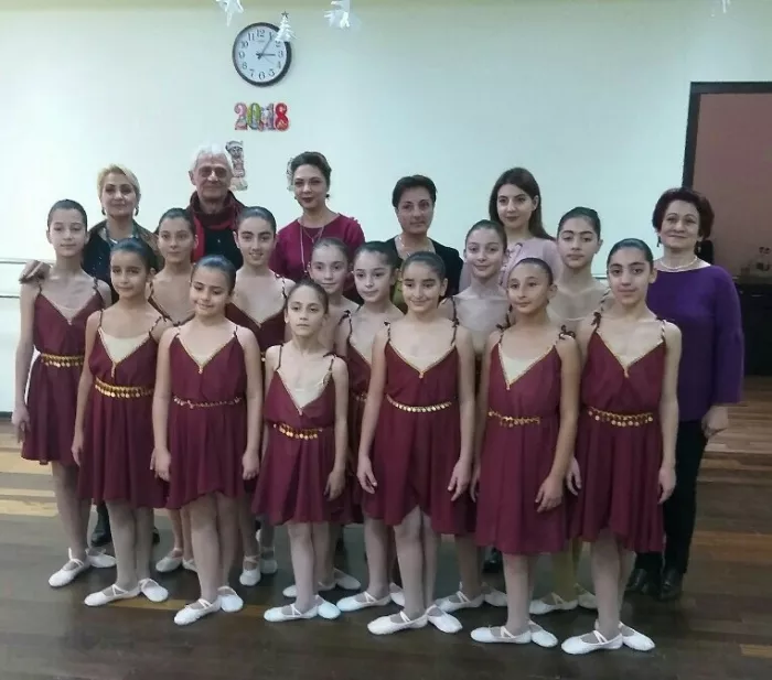Художественная школа "Varduhi Art School".