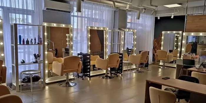 Салон красоты "Backstage".
